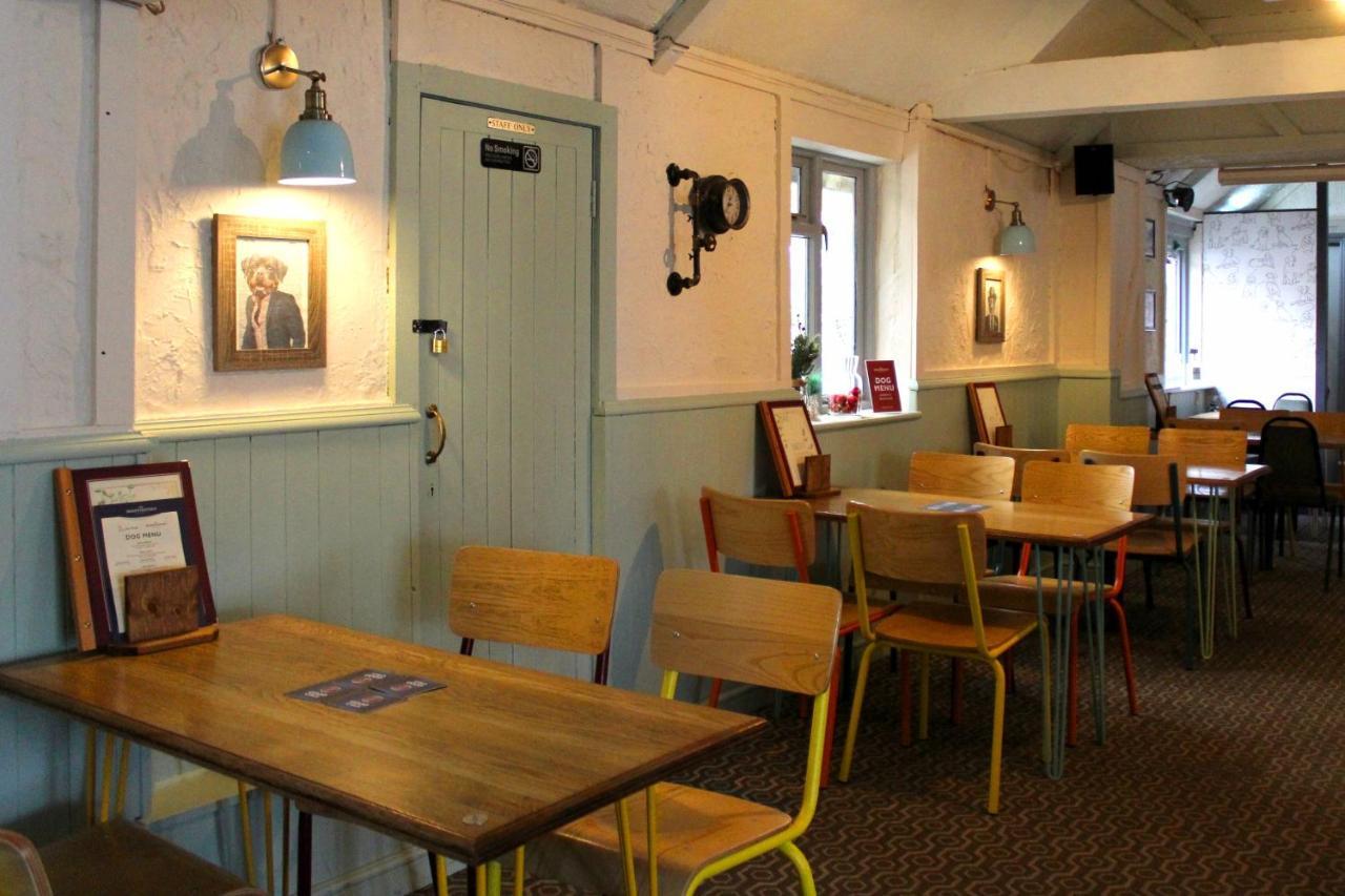 Dog And Partridge Inn Calne Dış mekan fotoğraf